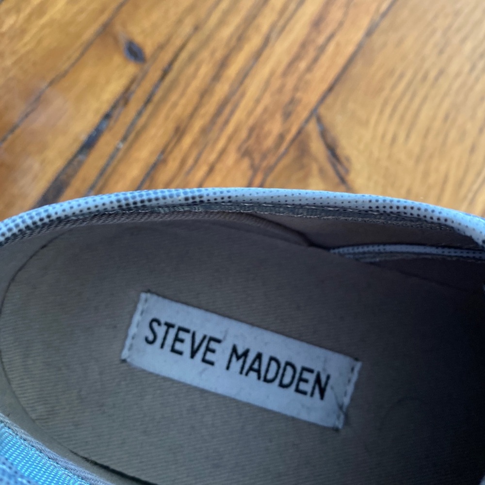 NWT: Steve Madden sneakers - Picture 4 of 4